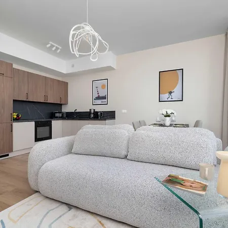 Air Conditioned In Center With Parking By Renters Prestige *