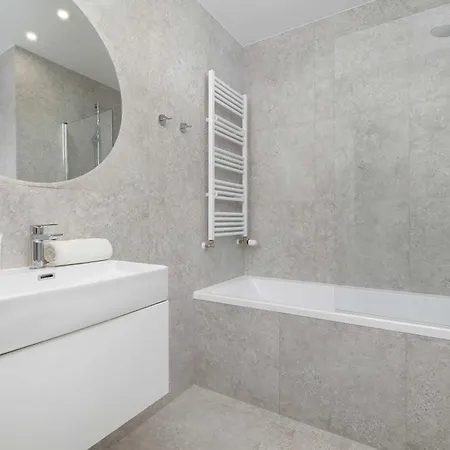 アパート Air Conditioned In Center With Parking By Renters Prestige *