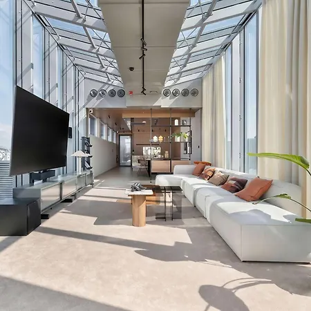 Air Conditioned In Center With Parking By Renters Prestige Διαμέρισμα